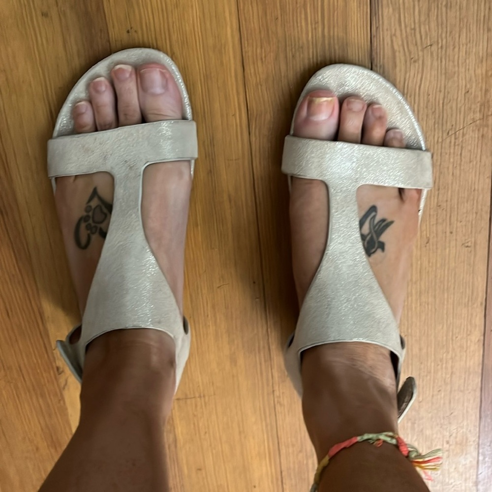 Reposh! Kenneth Cole gentle souls sandals sz 8.5